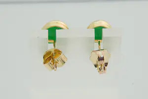 74 - Een paar elegante 14krt geel gouden oorstekers met groene stenen kopen? Bied vanaf 130!