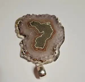 Nieuwe extra grote hanger met Amethist edelsteen aan twee zijden gepolijst kopen? Bied vanaf 125!