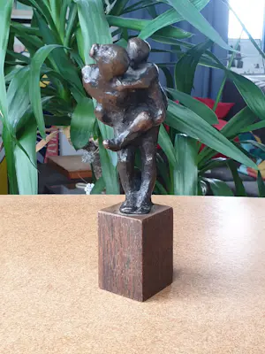 Brons (Onbekend) - Moeder met kind op rug 'Piggy back' kopen? Bied vanaf 25!