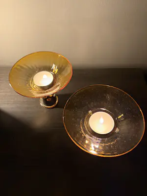 Borek Sipek - Set van 2 design waxinelichthouders, amber glas met applicaties kopen? Bied vanaf 150!