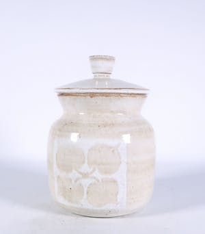 Dirk Hubers - Aardewerk, Dekselpot en schaal op voet kopen? Bied vanaf 80!