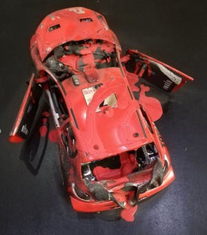 Bernard Aubertin - Voiture Brûlé - Uniek werk - 32 x 42 x 13 cm - Catalogus en Certificaat kopen? Bied vanaf 650!