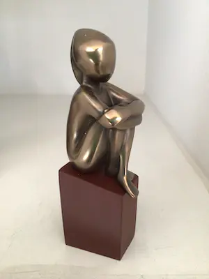 Janneke Ros - Beeld “ IN GEDACHTEN “. Gesigneerd kopen? Bied vanaf 1!