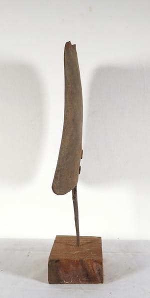 Mambila - IJzeren voorwerp op voet, gebruikt als huwelijksvaluta kopen? Bied vanaf 1!