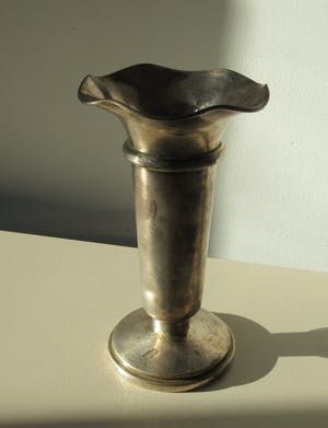 Curiosa - Art deco verzilverd Anjervaasje - Hollandia Plate Hilversum kopen? Bied vanaf 1!
