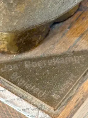 Sarka Radova - Bronzen sculptuur jongen en meisje kopen? Bied vanaf 200!