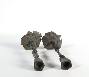 Corry Ammerlaan - Verbronsd metaal, Twee kandelaars kopen? Bied vanaf 1!