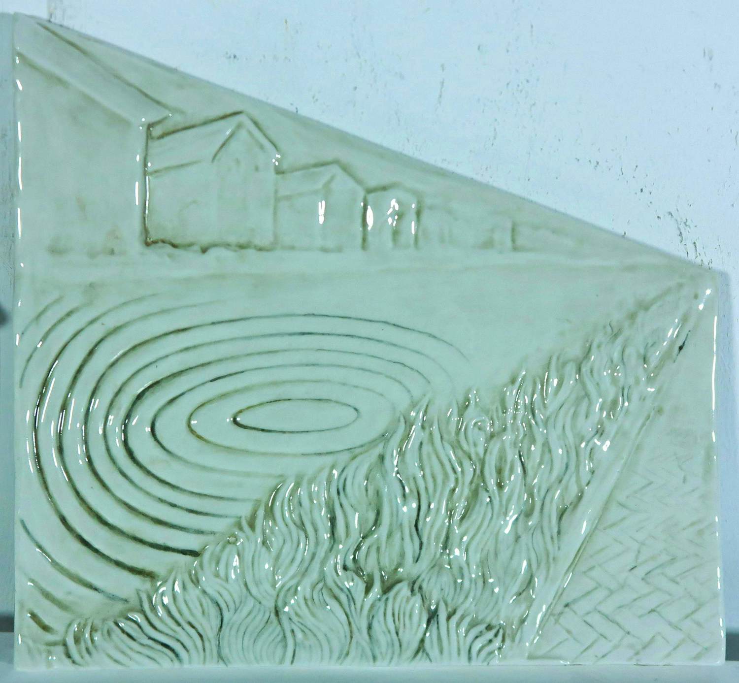 Chris Dagradi - Keramiek wandobject, Tegel met rivier en huizen verkocht voor € 100!