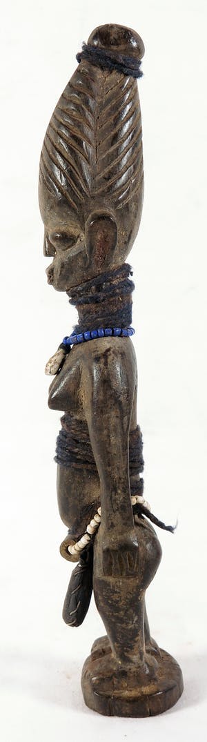 Ibedji - Vrouwenbeeld met kralen en amuletten kopen? Bied vanaf 1!