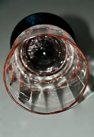 Niet of onleesbaar gesigneerd - Eyecatcher - 6 Zeer zeldzame zachtroze Art Deco glazen - Verrerie Doyen kopen? Bied vanaf 1!