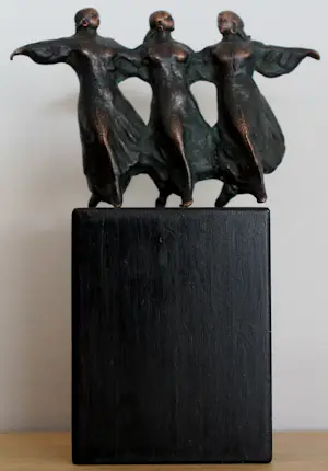 Eric Claus - Bronzen sculptuur op sokkel: 3 heksen kaufen? Bieten Sie von 199!