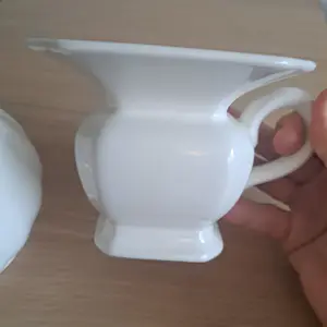 Plateelbakkerij Zenith - Twee bizare kleine vazen kopen? Bied vanaf 40!