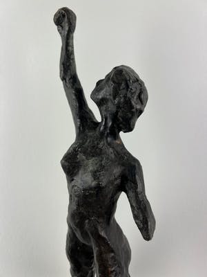 Niet of onleesbaar gesigneerd - Abstracte voorstelling van een vrouw in brons kopen? Bied vanaf 1!