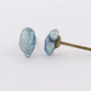 Gele oorknoppen (BWG) met blauwe baroque parels kopen? Bied vanaf 40!