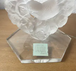 Rene Lalique - Tischleuchte mit Vögeln, gefrostetes Glas kopen? Bied vanaf 490!