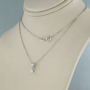 14k wit gouden collier met solitair hanger met briljant geslepen diamant 0.09ct kopen? Bied vanaf 200!