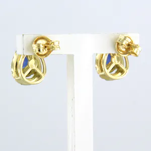 18k gouden entourage oorknoppen bezet met saffier en briljant geslepen diamant kopen? Bied vanaf 1!