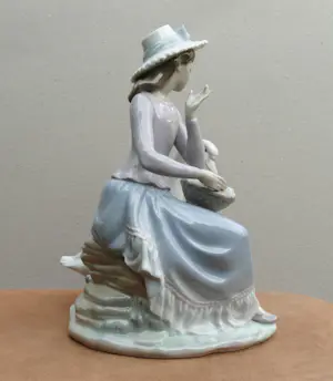 Lladro - Junges Mädchen mit Früchtekorb und einer neugierigen Ente kopen? Bied vanaf 109!