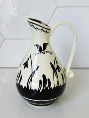 Niet of onleesbaar gesigneerd - Platelen Kannetje Jonker Gouda decor Silhouet verkocht voor € 1!