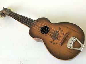 Antieke Hawaï gitaar verkocht voor € 125!