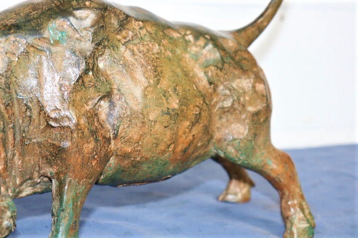 Pierre Chenet - vol bronzen aanvallende stier kopen? Bied vanaf 350!