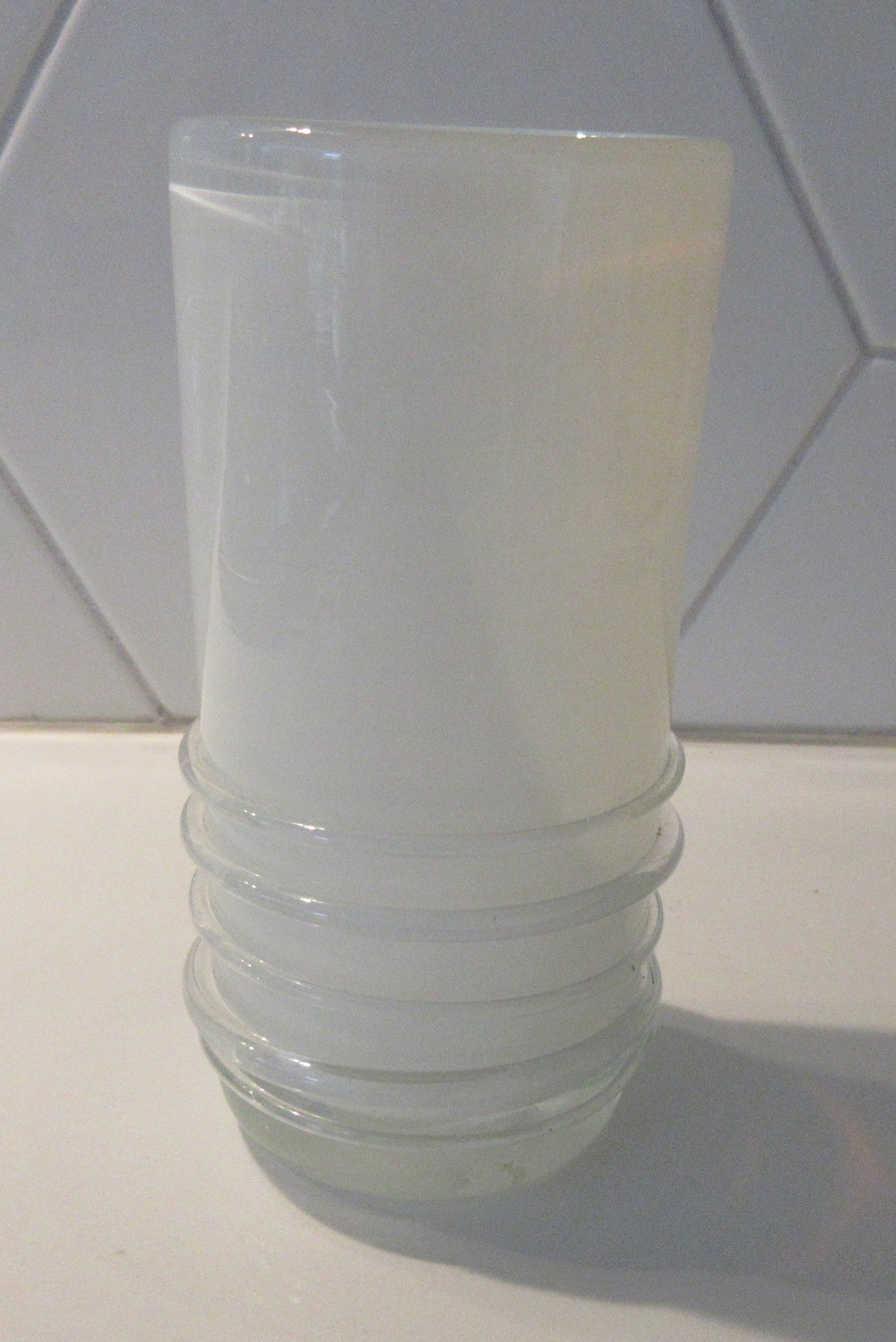 Niet of onleesbaar gesigneerd - Lot van 5 sixties glazen vaasjes kopen? Bied vanaf 1!