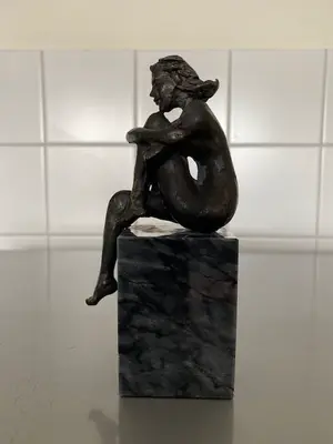 Niet of onleesbaar gesigneerd - peinzende muse kopen? Bied vanaf 1!