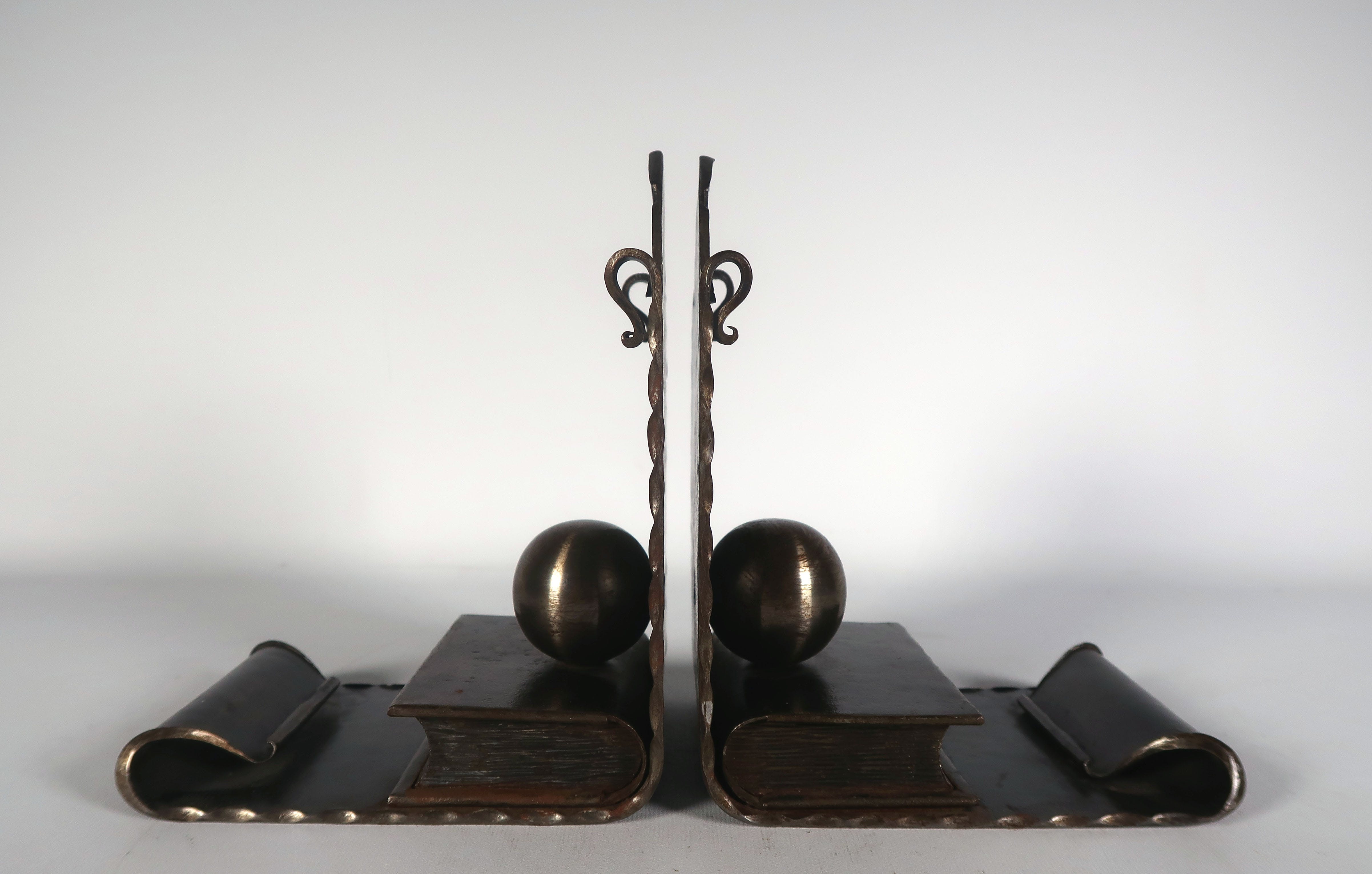 Nieuwe Kunst - Metaal, handgesmede boekensteunen met mooie decoratie van uilen kopen? Bied vanaf 1!