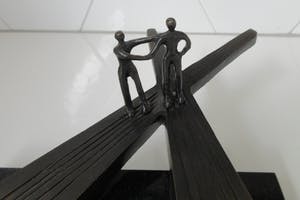 Corry Ammerlaan - Verbronsd Sculptuur "Het Samenwerken" kopen? Bied vanaf 48!