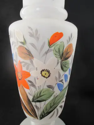 Niet of onleesbaar gesigneerd - Handgeschilderde opaline vaas 28,5 cm kopen? Bied vanaf 1!