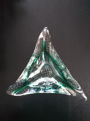 Niet of onleesbaar gesigneerd - Glazen Triangle met glasbelletjes. kopen? Bied vanaf 1!