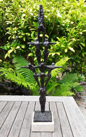 John Bier - Beeld in brons met marmeren voet van 7 acrobaten. kopen? Bied vanaf 85!