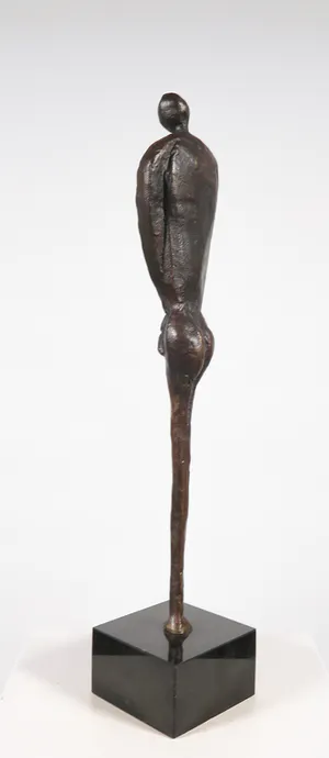 Niet of onleesbaar gesigneerd - Slank bronzen beeld van twee figuren in een omhelzing kopen? Bied vanaf 1!