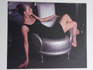 Karl Lagerfeld - Fotolitho Guinevere van Seenus Chanel 1996 kopen? Bied vanaf 50!