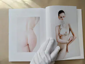 Lidiia Khaikara - "Meisje op de bal" + Fotoboek "Lichte kamers" kopen? Bied vanaf 160!