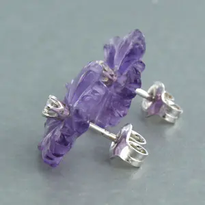 18k gouden oorknoppen met bloem vorm geslepen amethist en diamant kopen? Bied vanaf 185!