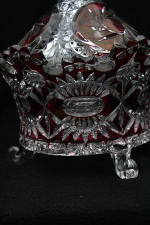 Niet of onleesbaar gesigneerd - Zwaar Kristalen Bonboniere. kopen? Bied vanaf 1!