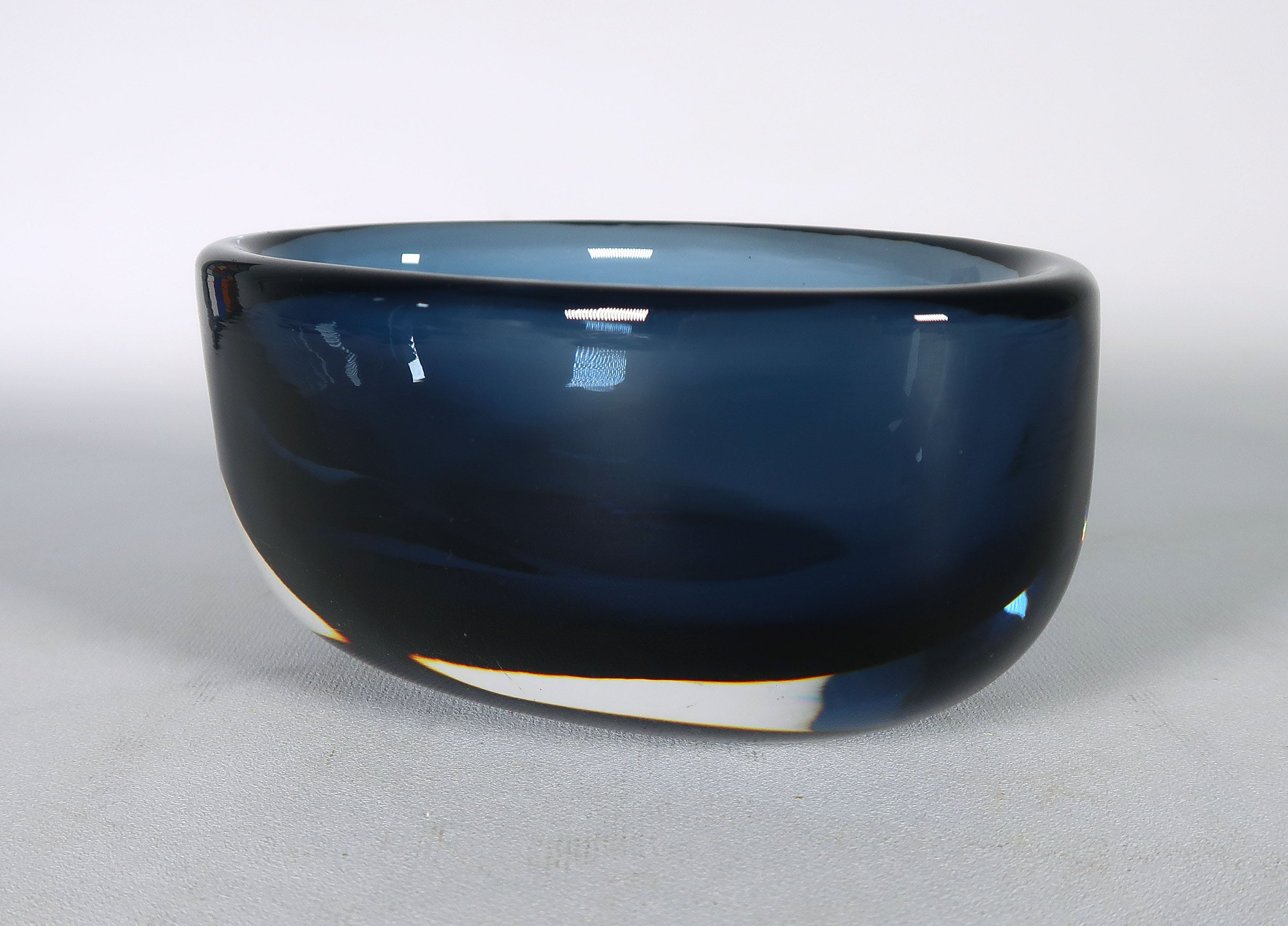 Orrefors - Glas, Ovaal donkerblauw unterfang schaaltje kopen? Bied vanaf 20!