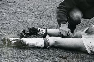 Pim Westerweel - 'Piëta' - Johan Cruyff en Eddy Pieters Graafland 1969 Ajax-Fyenoord kopen? Bied vanaf 109!