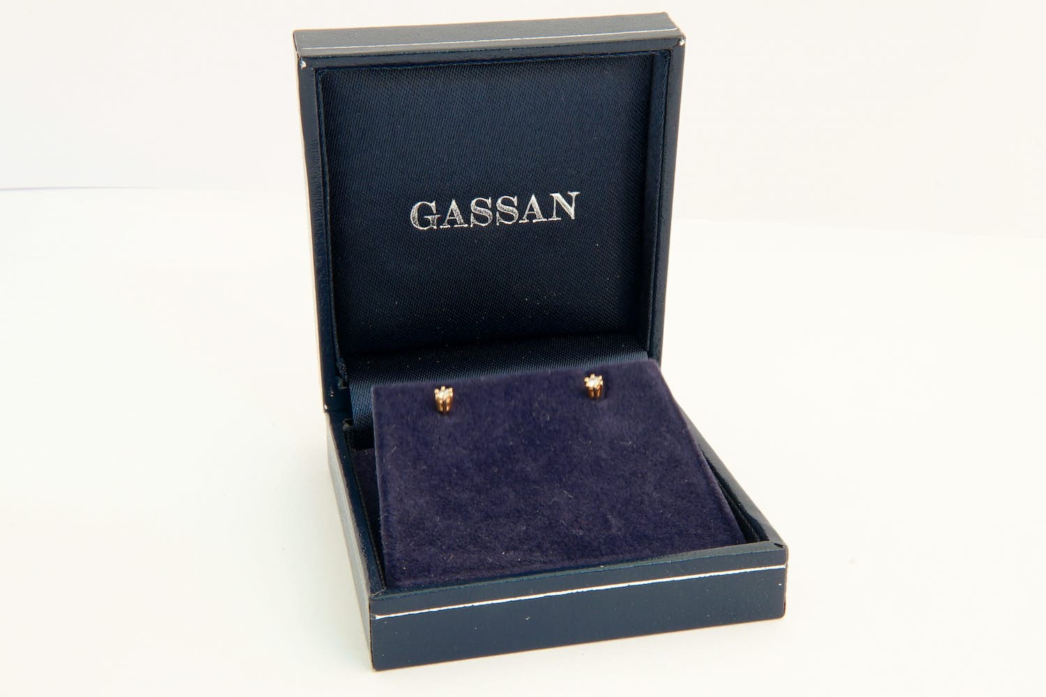 98 -  Paar 18 Kt rosé gouden / 0.10ct diamanten oorstekers - kinder -dames model kopen? Bied vanaf 80!