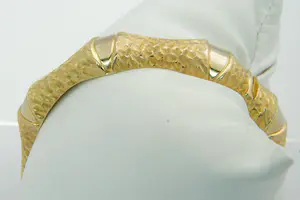 41-  Zware (32.6gr) & fraai bewerkte 18kt gouden bi color armband kopen? Bied vanaf 1340!