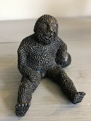 Carolein Smit - “ Zittende baby met bal “ kopen? Bied vanaf 129!