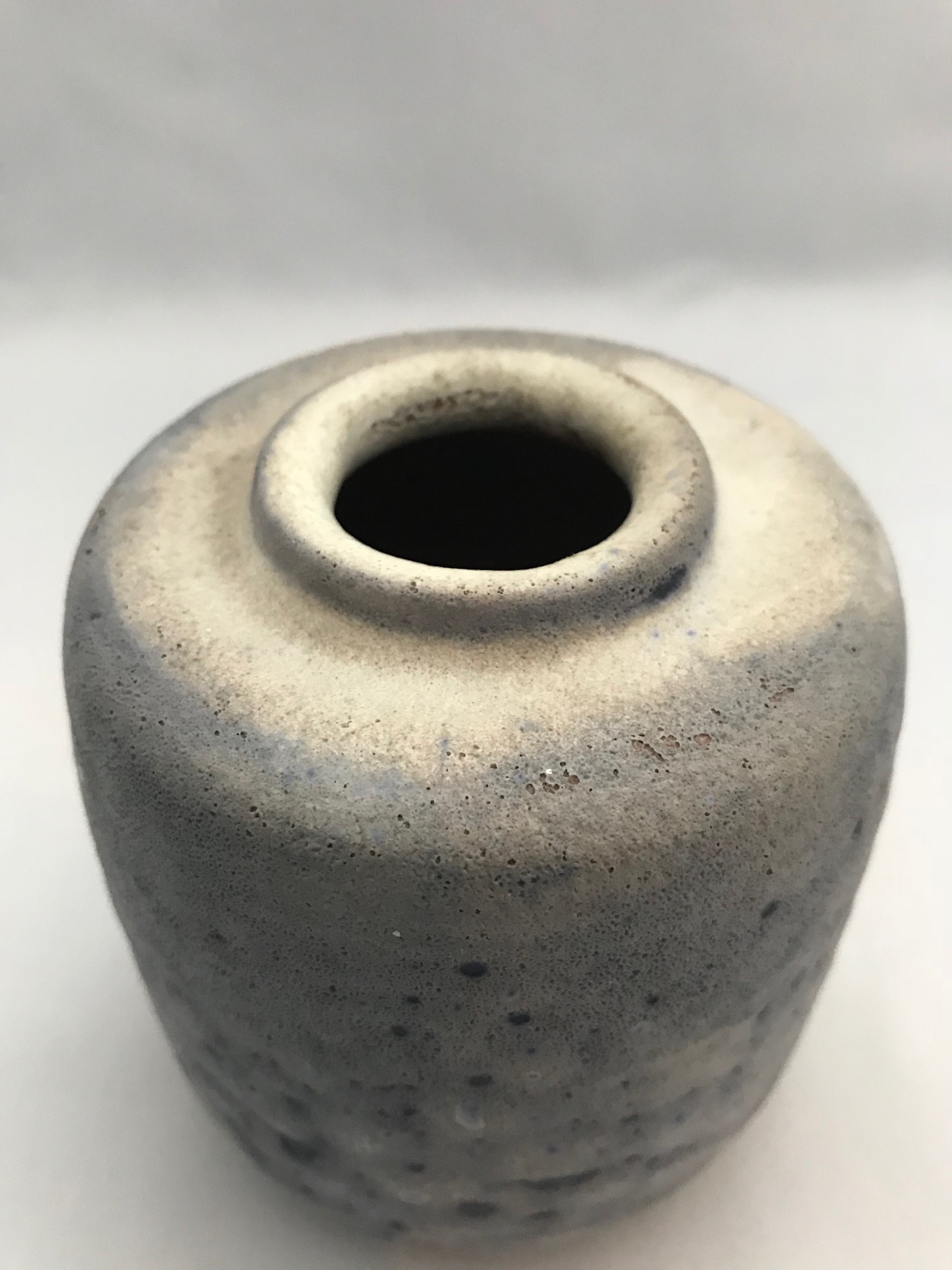 Mobach Keramiek - Blauw vaasje in bruisglazuur kopen? Bied vanaf 12!