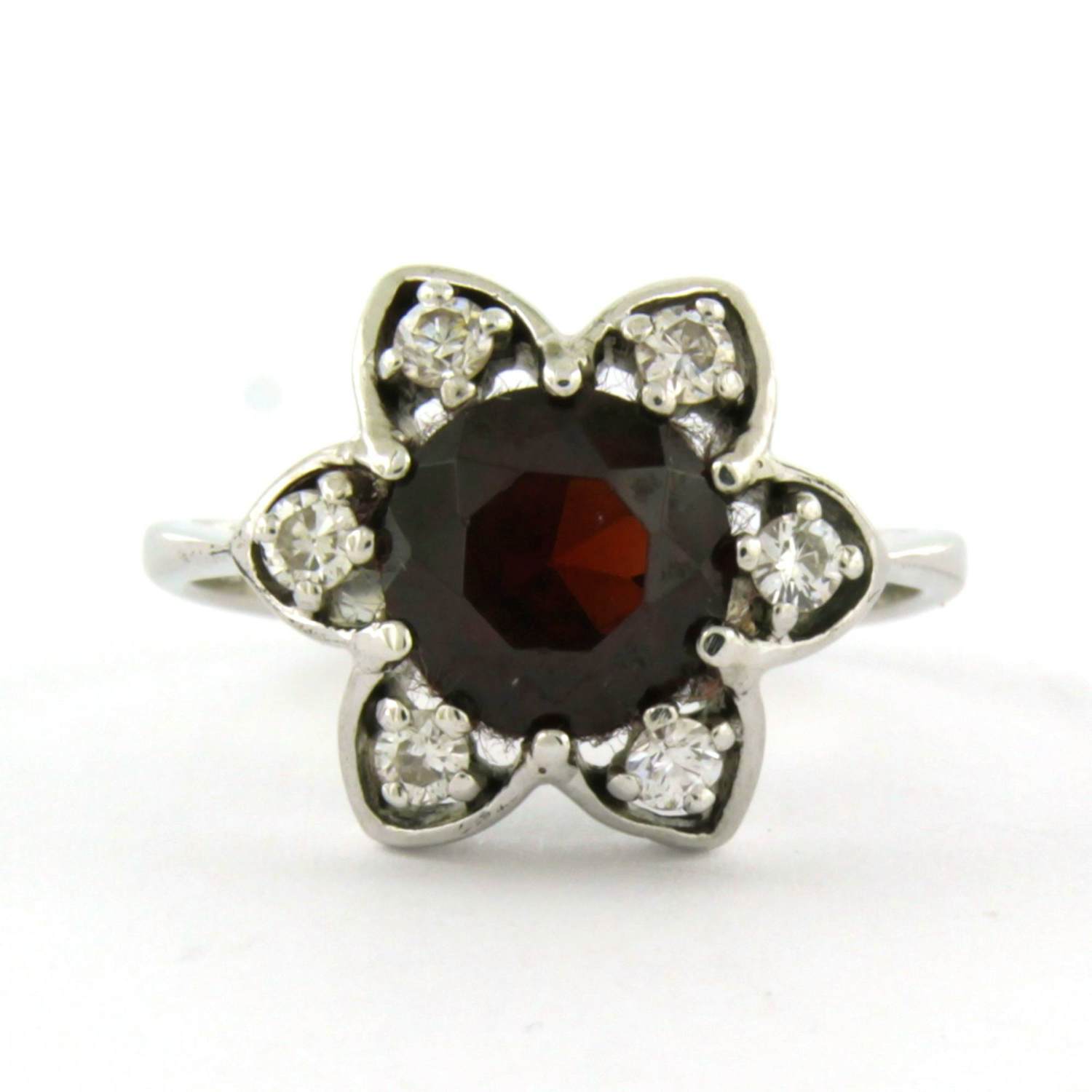 14k gouden ring met centraal granaat en briljant geslepen diamant tot. 0.24ct kopen? Bied vanaf 600!