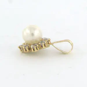 14k geelgouden entourage hanger bezet met parel en zirkonia kopen? Bied vanaf 1!