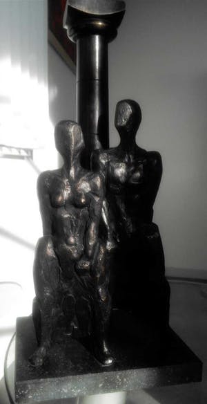 Brons (Onbekend) - man en vrouw voor pilaar kopen? Bied vanaf 129!