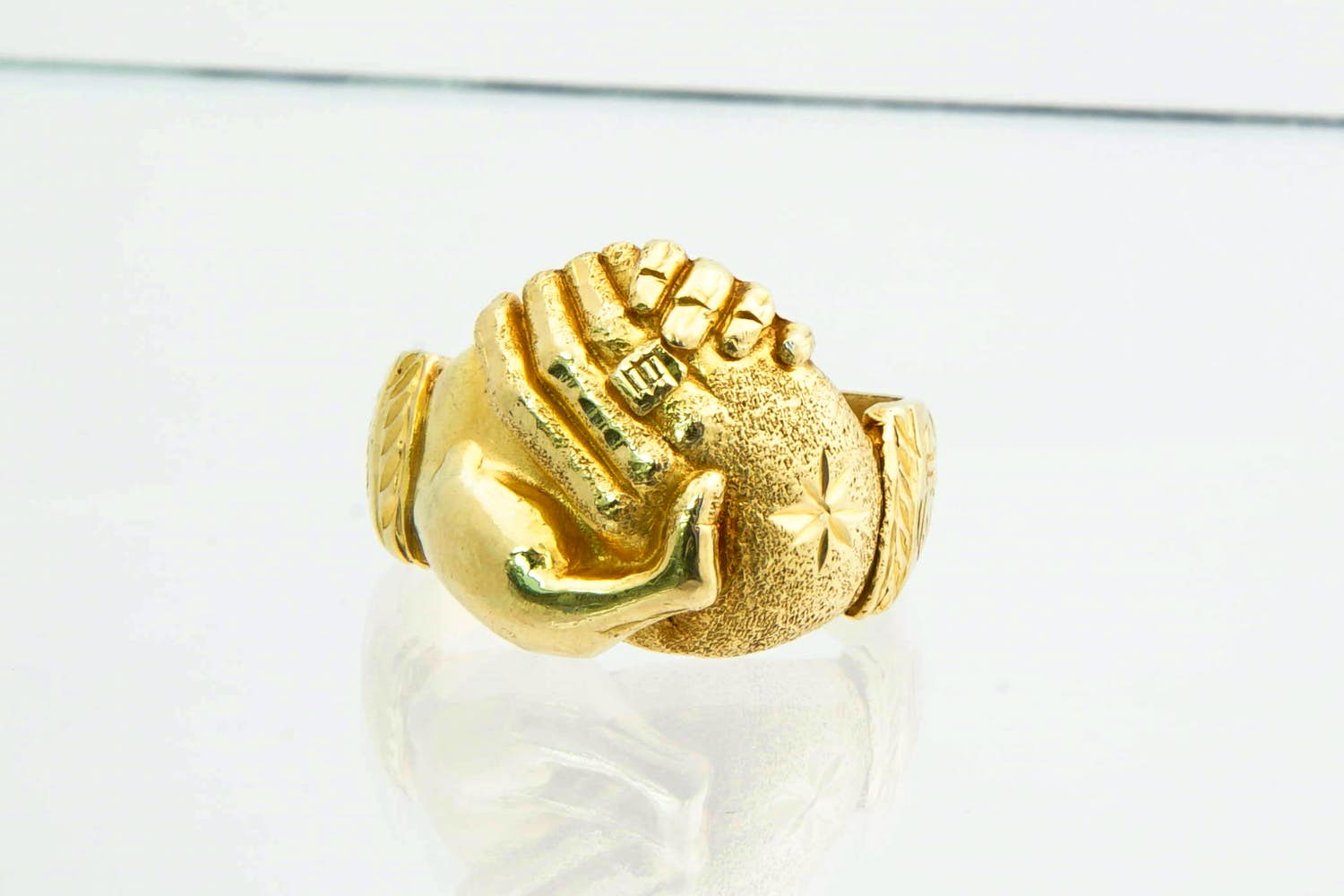 23- Forse en massief 18Kt geel gouden Surinaamse vriendschapsring - mooi bewerkt kopen? Bied vanaf 850!