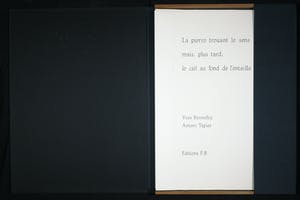 Antoni Tapies - Bijzondere map 'La pierre trouant (...)' met daarin een handgesigneerde ets kopen? Bied vanaf 1!