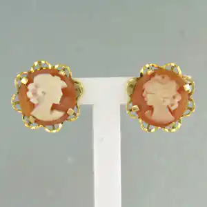 Buy 18k gouden ooroorknoppen met camee? Bid from 240!
