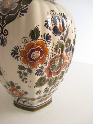 Plateelbakkerij Flora - Grote dekselvaas met polychrome beschildering kopen? Bied vanaf 22!